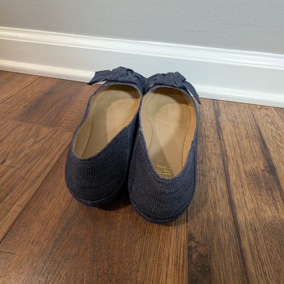 Franco sarto navy blue flats with a hint of sparkle and an adorable bow. - Picture 4 of 5